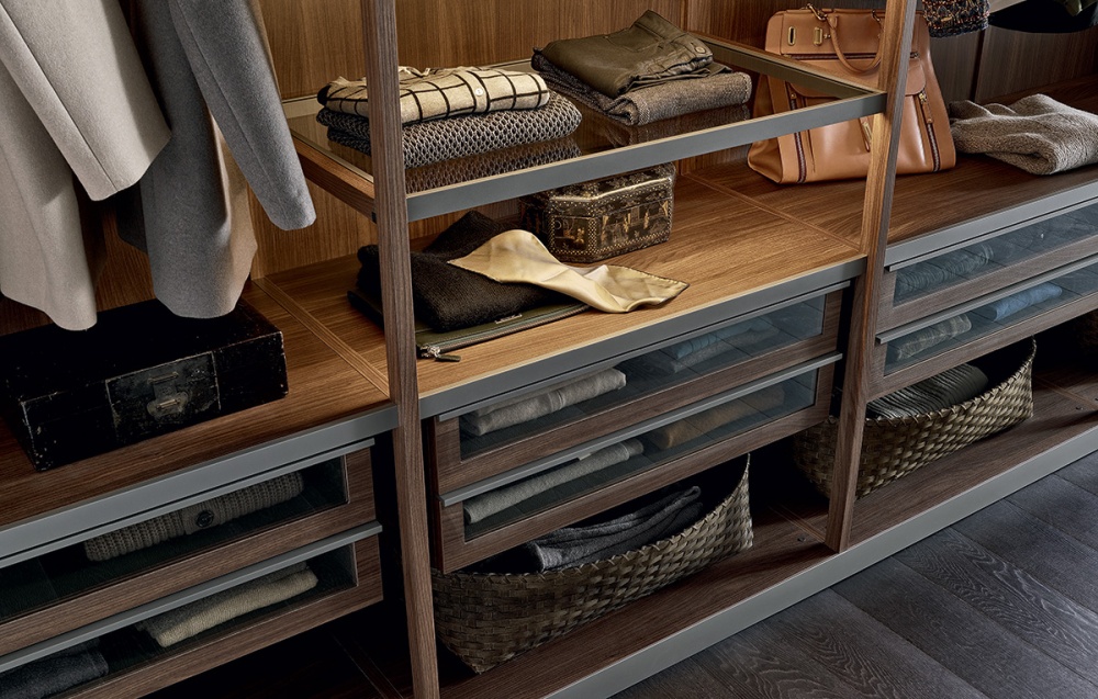 Poliform Senzafine wardrobe with glass shelves with lighting and 
drawers