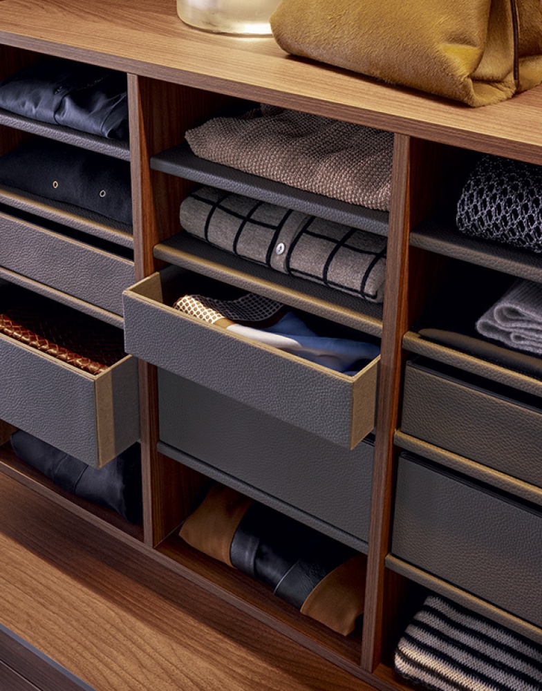 Poliform Senzafine wardrobe with drawers