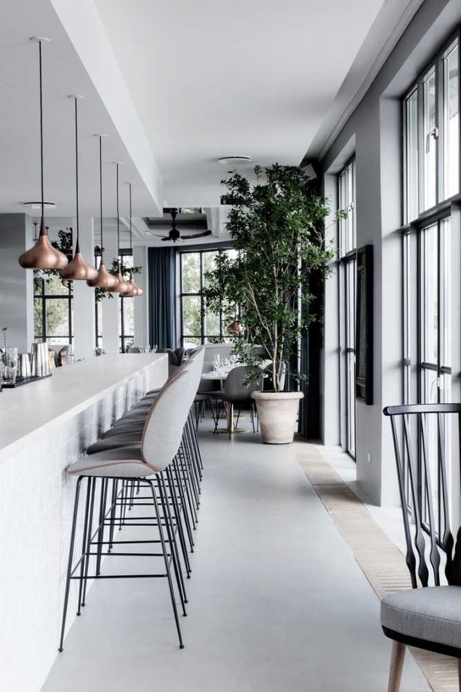 Gubi Beetle bar chair