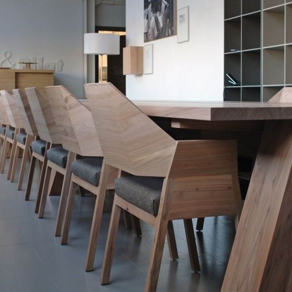 Pilat & Pilat Jonas dining table with Diny dining chairs