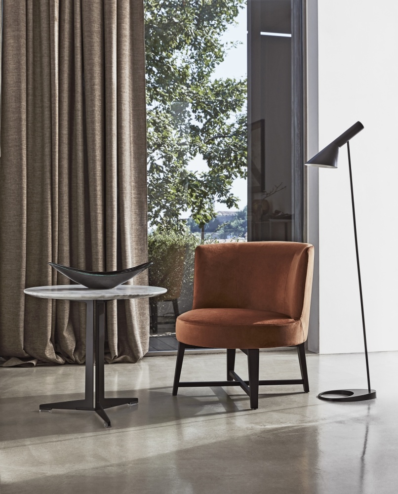 Flexform Hera armchair and Fly coffee table