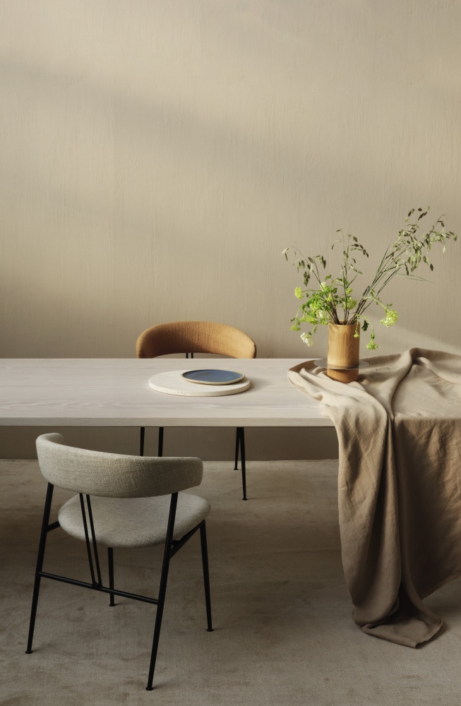 Gubi Violin dining chair