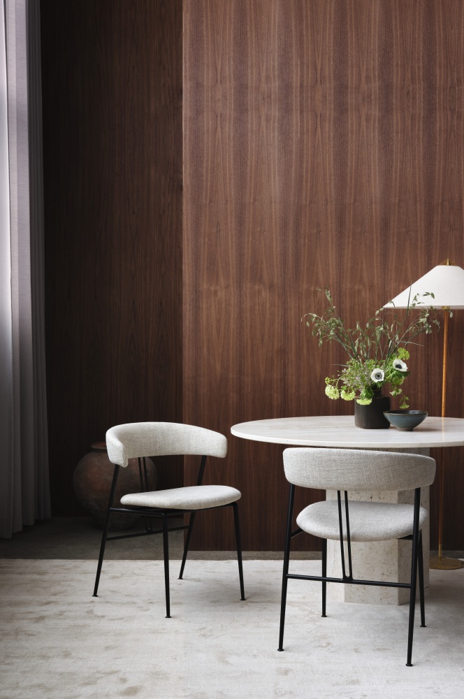 Gubi Violin dining chair