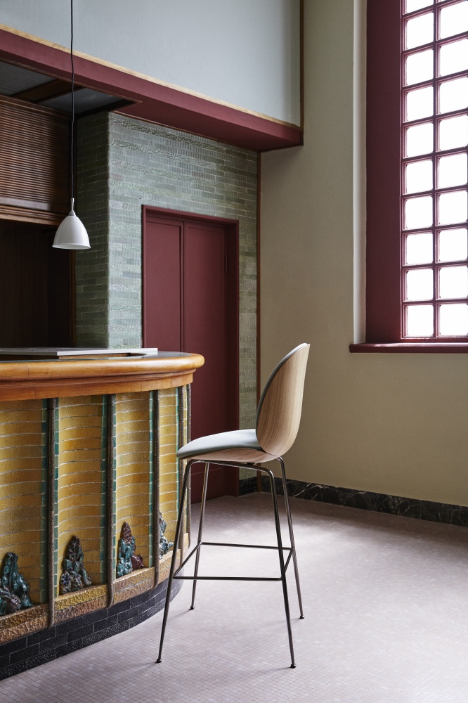 Gubi Beetle bar chair