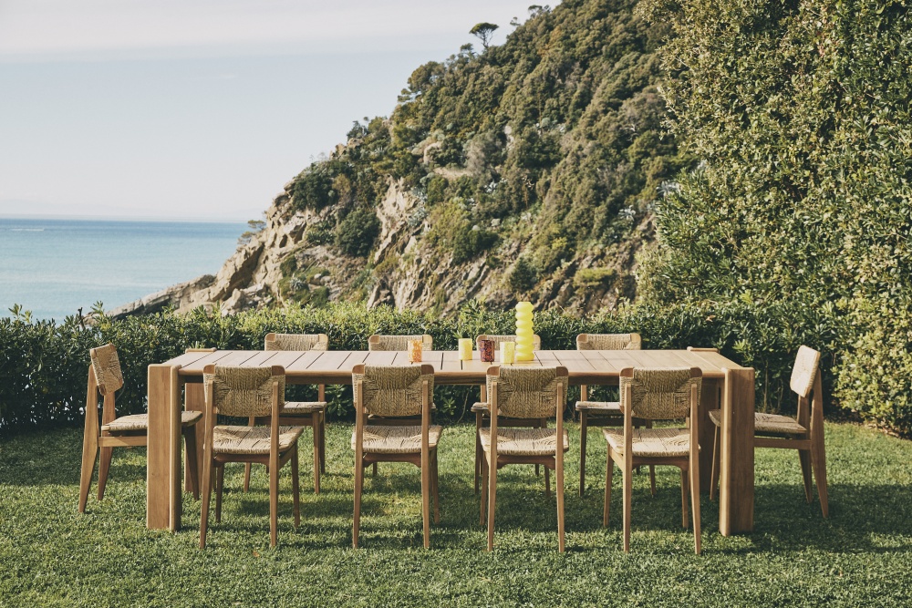 Gubi Atmosfera dining table outdoor with C dining chair outdoor