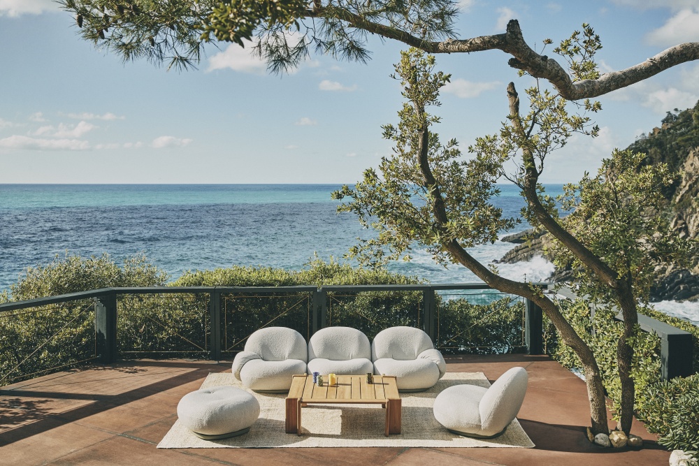 Gube Pacha sofa and lounge chairs outdoor and Atmosfera coffee table outdoor