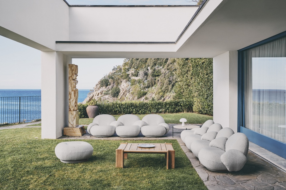 Gubi Pacha sofa outdoor and Atmosfera coffee table outdoor