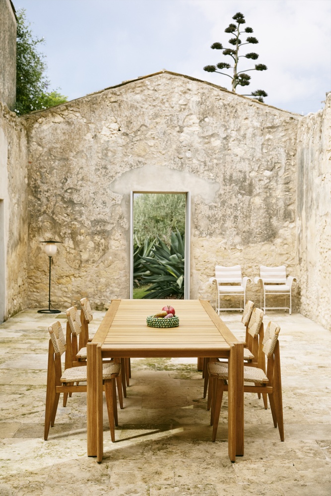 Gubi Atmosfera dining table outdoor with C dining chair outdoor
