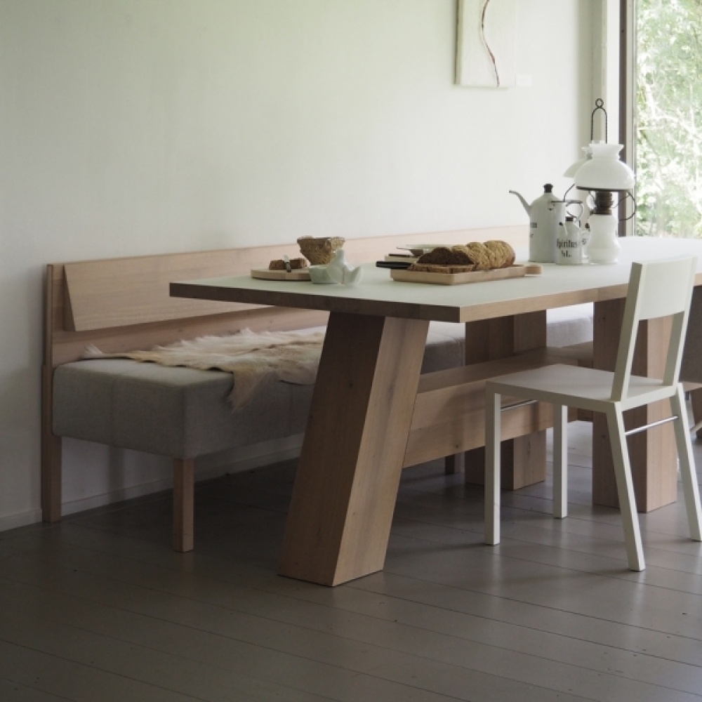 Pilat & Pilat Amarinz bench with Lutske dining chairs
