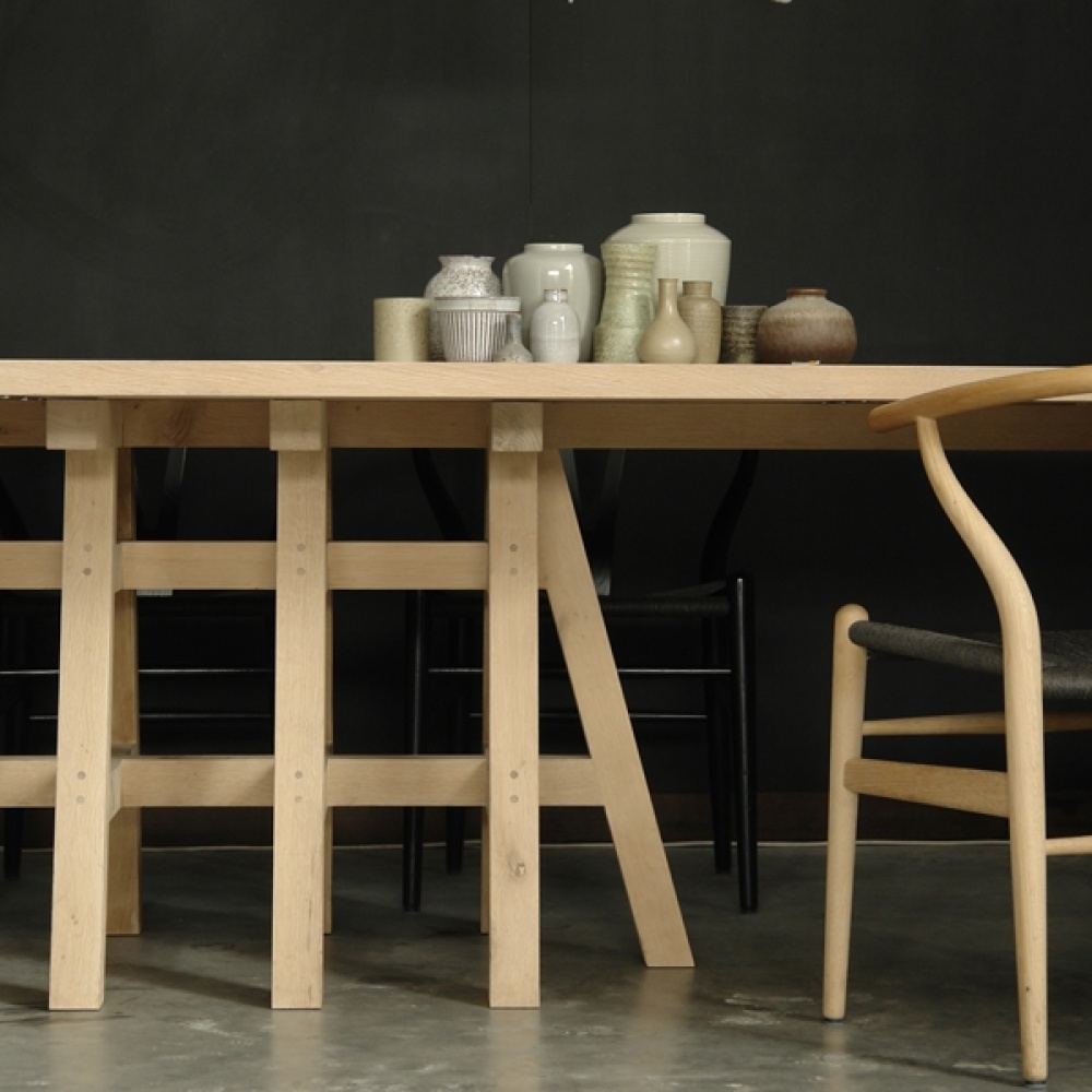 Pilat & Pilat Pake Sytse dining table