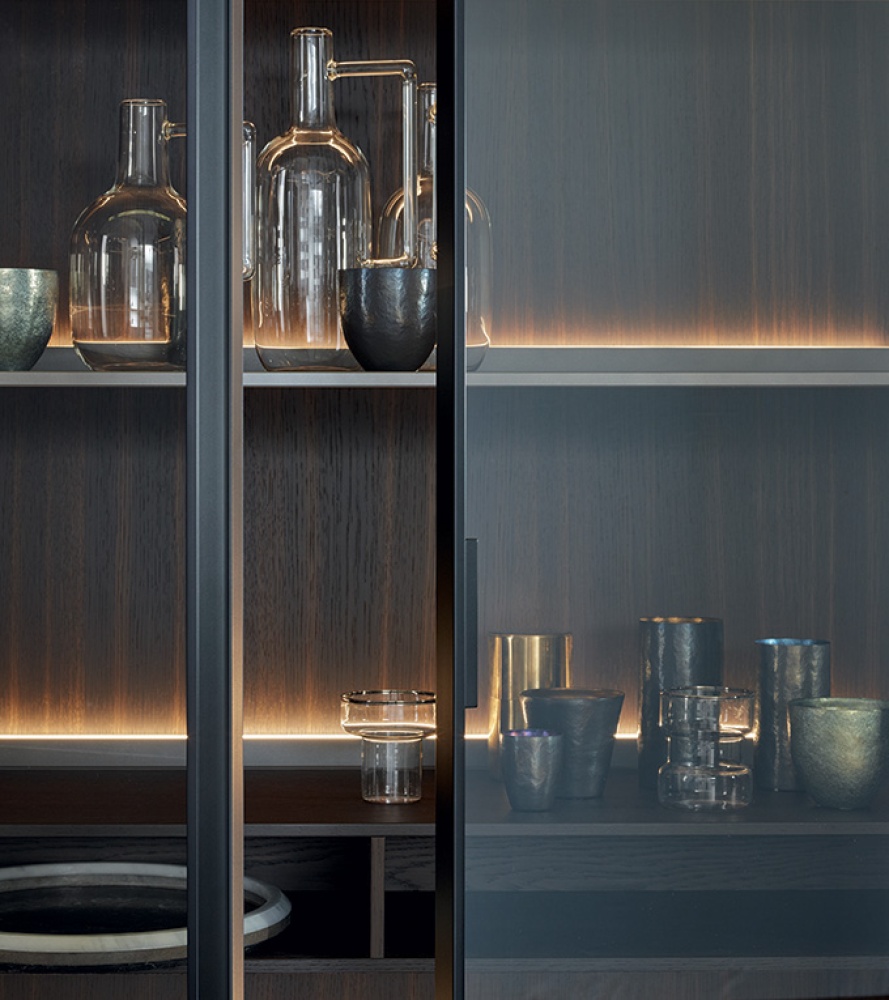 Poliform Wall system with glass doors