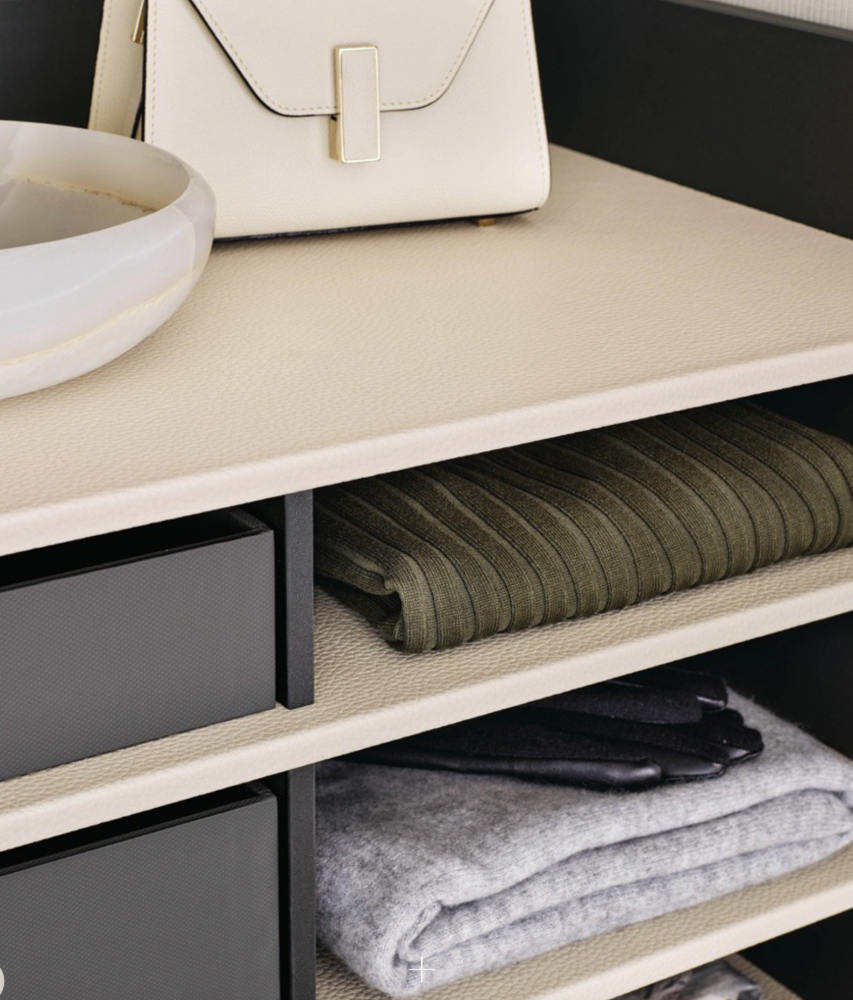 Poliform Senzafine wardrobe shelves and drawers