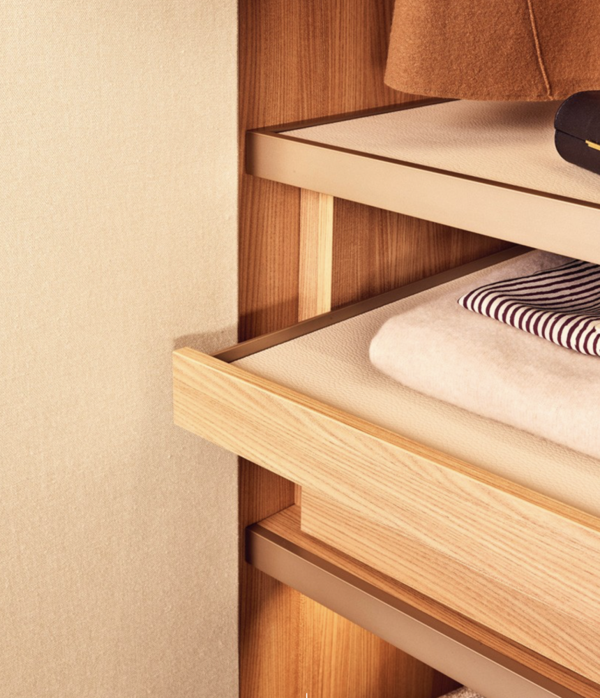 Poliform Senzafine wardrobe with leather drawers