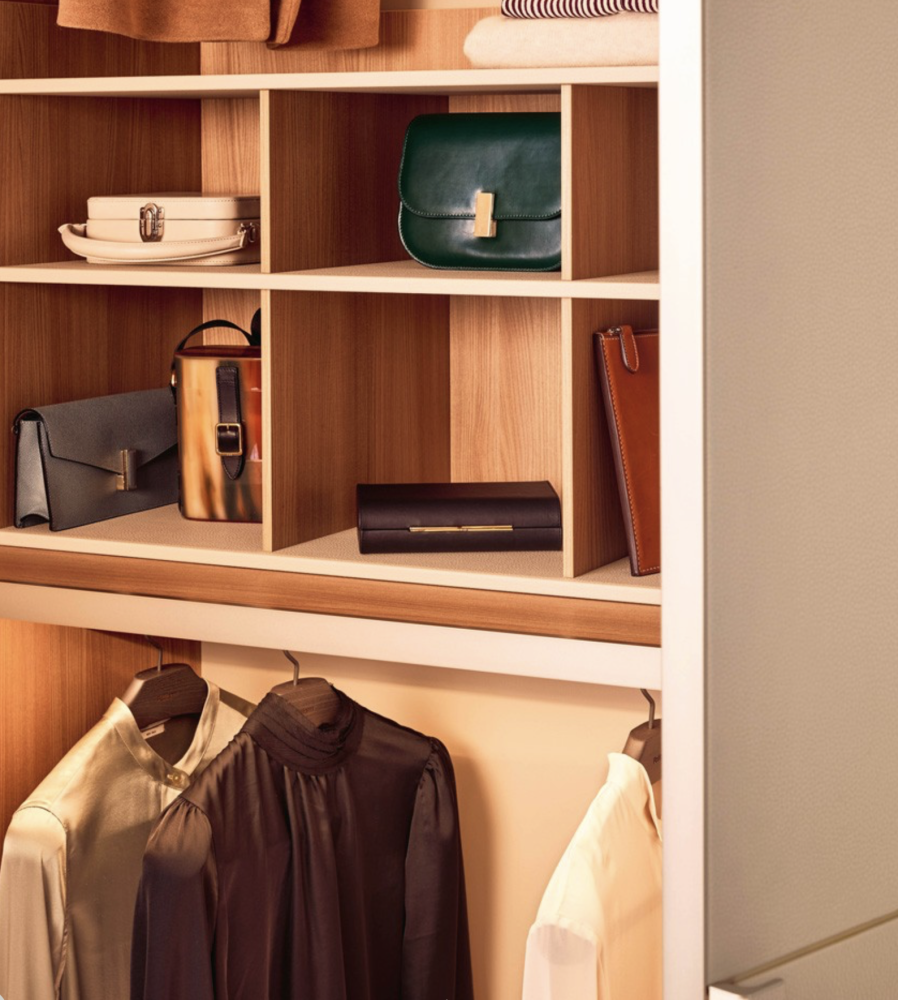 Poliform Senzafine wardrobe with shelves and rail