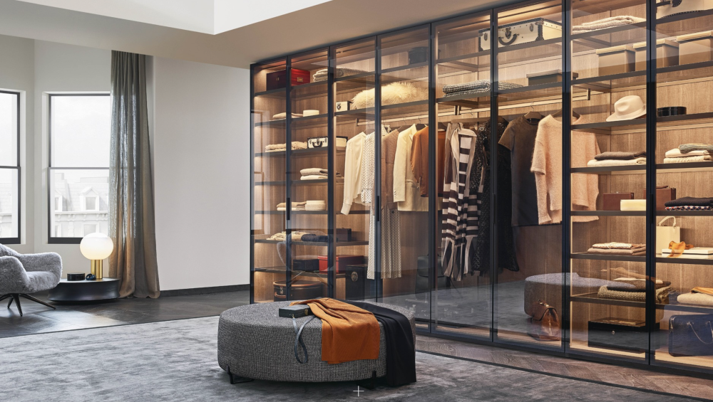 Poliform Senzafine wardrobe with glass doors and New York ottoman