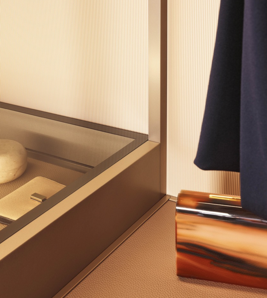 Poliform Senzafine walk-in closet, drawers with glass top