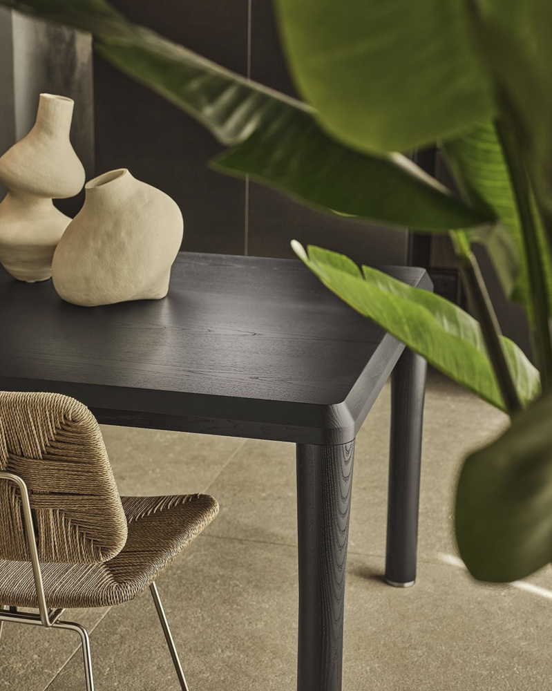 Flexform Echoes dining chairs and Kobo dining table