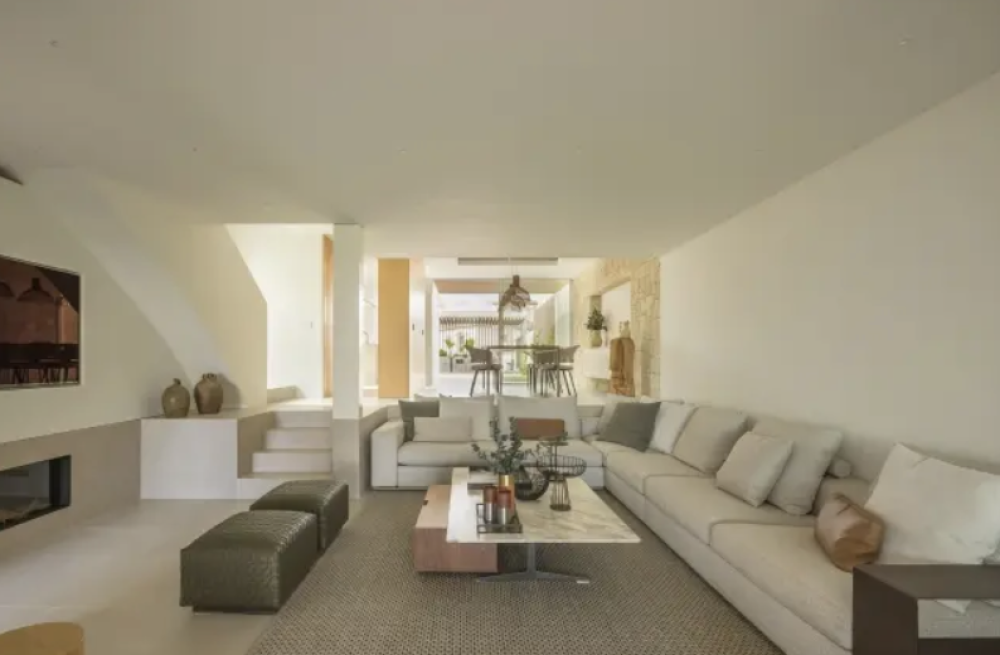 Flexform Groundpiece sofa with Fly and Perry coffee table and Bangkok ottomans